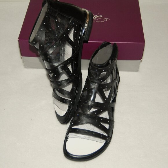 NIB Fergie Crazy Flat Sandals - Women US Size: 8M - Black - Picture 2 of 11